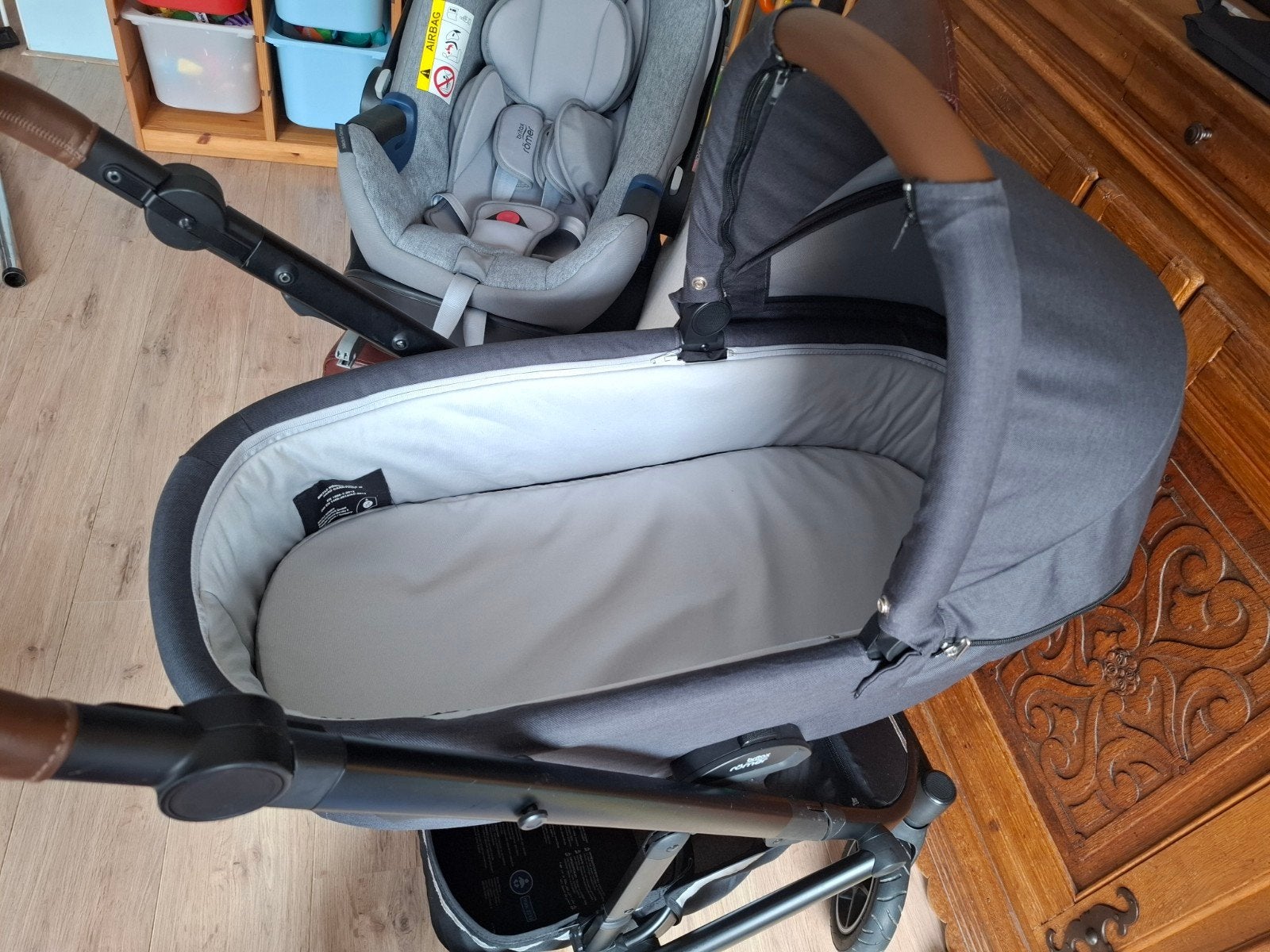 Complete kinderwagen autostoel en base i size britax romer, Verstelbare duwstang, Zo goed als nieuw, Ophalen, Kinderwagen