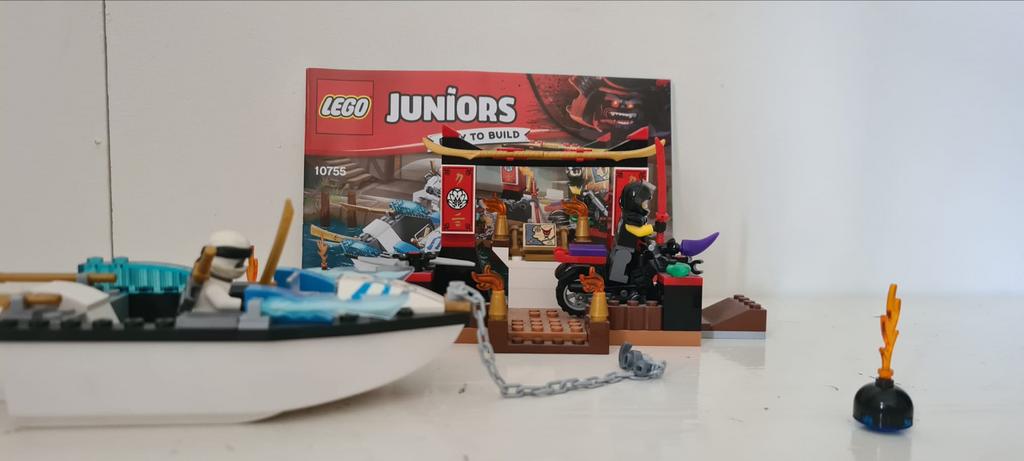 Lego Ninjago Juniors 10755 Zane's Ninjago Boot Achtervolging, Lego, Ophalen of Verzenden, Zo goed als nieuw, Compleet
