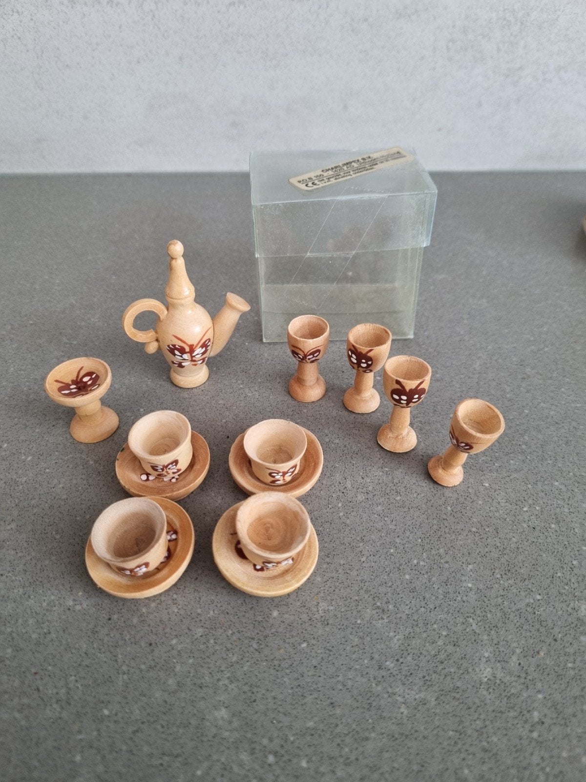 Houten poppenserviesje - theeserviesje - miniatuur, Jongen of Meisje, Dorcaswinkelkapelle@dorcas.nl, Postbus 150, uithoorn, Charlimpex bv
