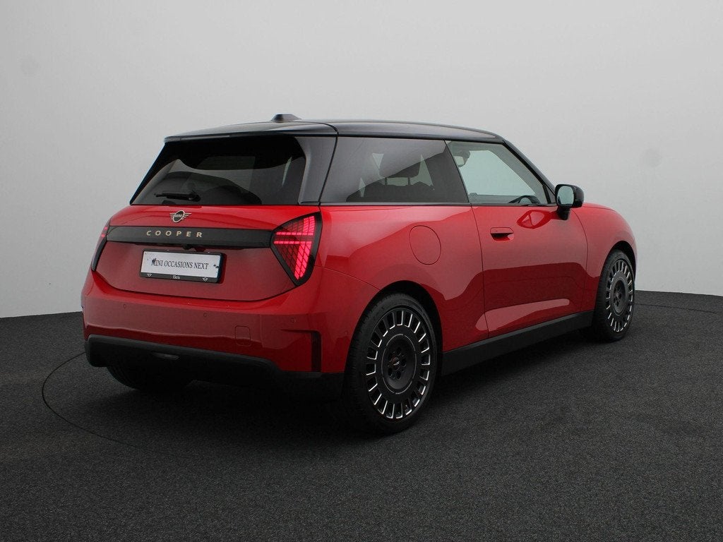 MINI 3-Deurs Cooper E Pakket L + Glazen panoramadak + Parkin, Auto's, Mini, Stof, Gebruikt, 41 kWh, Met garantie (alle)