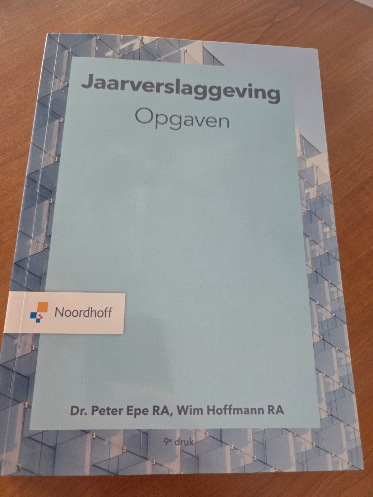 Opgaven Jaarverslaggeving 9e druk - Peter Epe, Wim Hoffmann, Zo goed als nieuw, Peter Epe, Beta, HBO