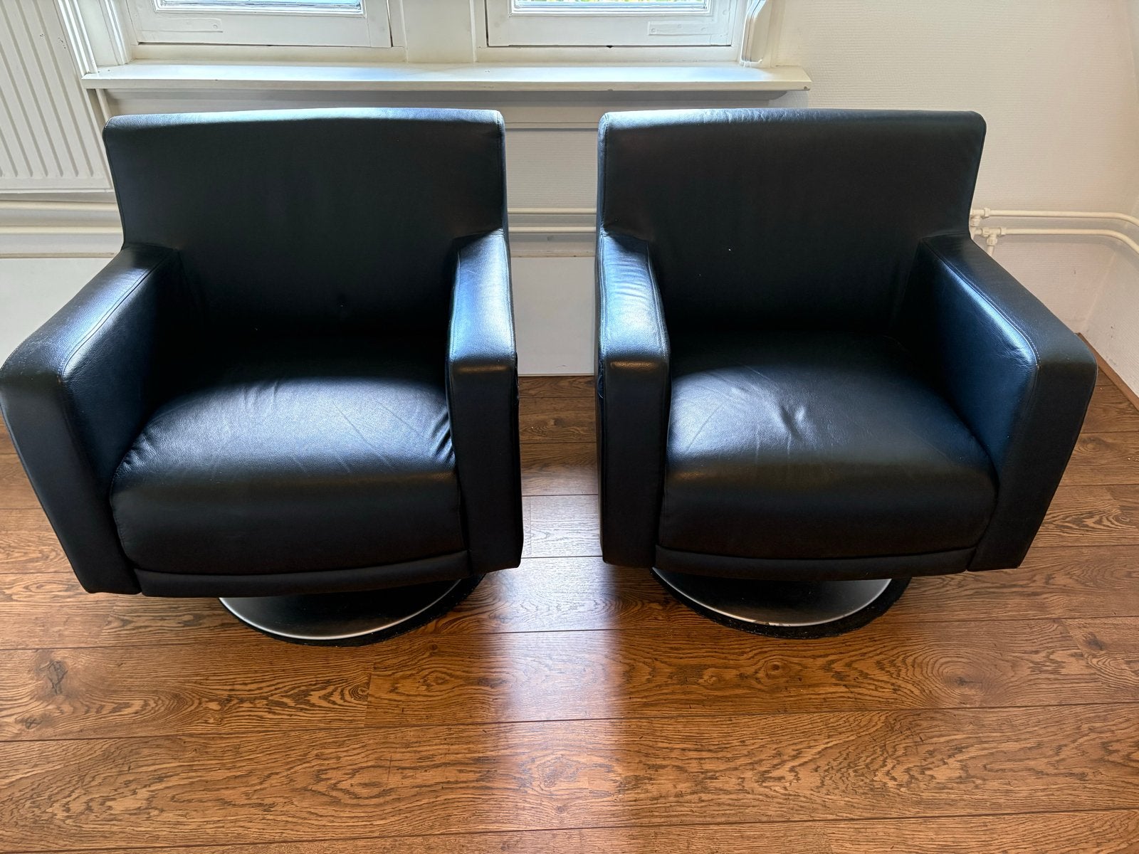 2 zwarte fauteuils op metalen draaivoet, Ophalen, Gebruikt, Minder dan 75 cm, Metaal
