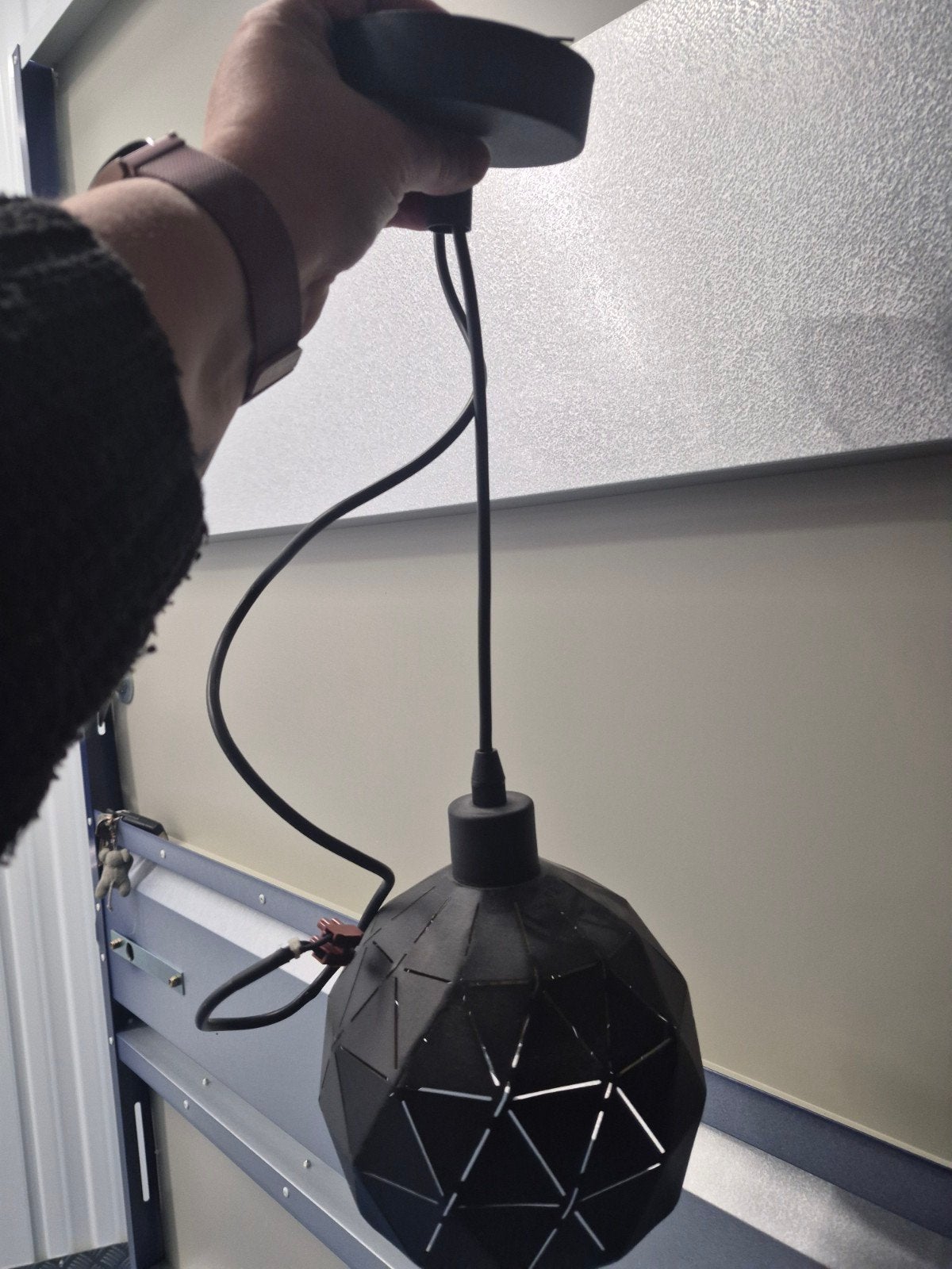 Leuke plafondlamp, zwart van buiten, goud van binnen, Huis en Inrichting, Ophalen