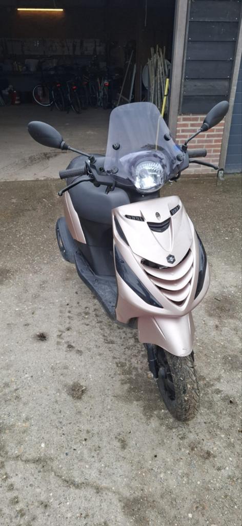 Piaggio Zip iGet Scooter 2023, Fietsen en Brommers, Snorfietsen en Snorscooters, Ophalen of Verzenden, Benzine, Piaggio