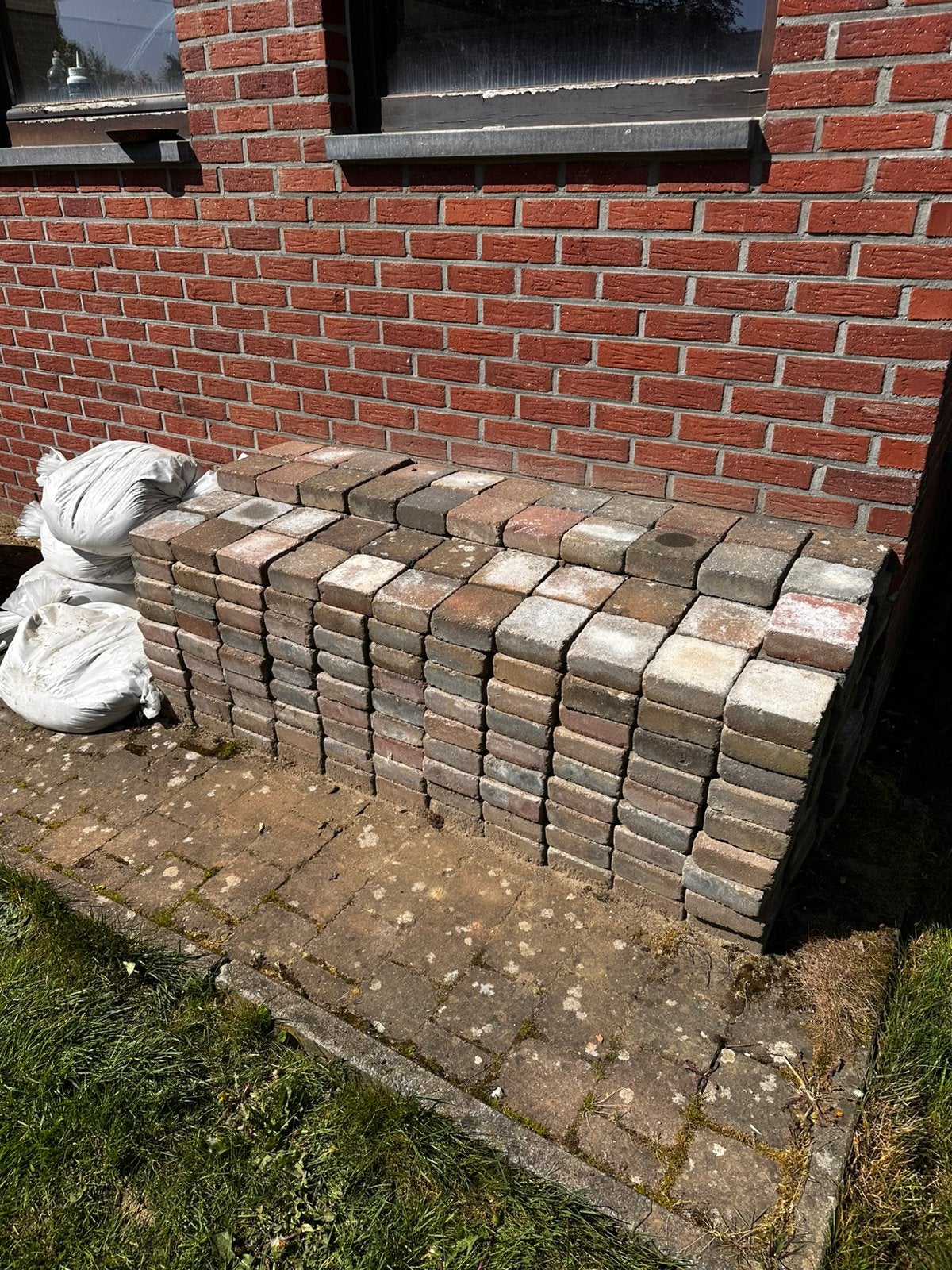 +-30-33 m²betonklinkers15x15x6(inclusief passtukken foto 6), Ophalen, Gebruikt, Klinkers, 10 m² of meer
