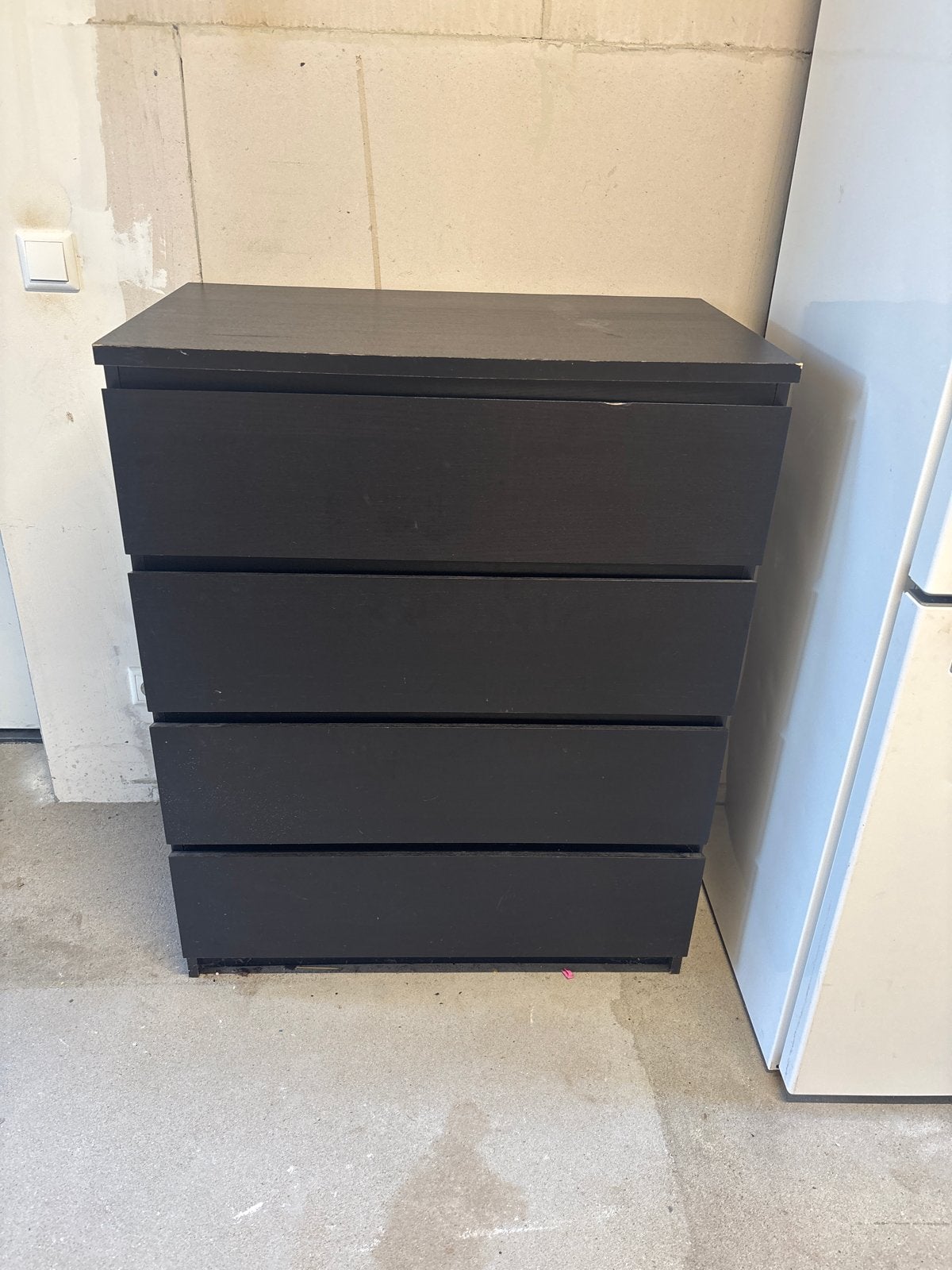 Gratis: Zwarte ladekast met 4 laden - Gebruikt, Gebruikt, 100 tot 150 cm, 3 of 4 laden, 25 tot 50 cm