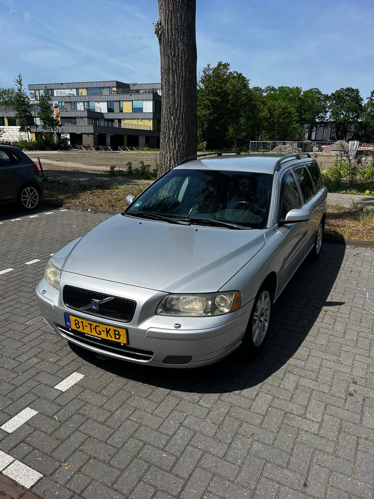 Volvo V70 2.5 T AUT 2005 Grijs, Euro 5, 1800 kg, 2521 cc, Stationwagon