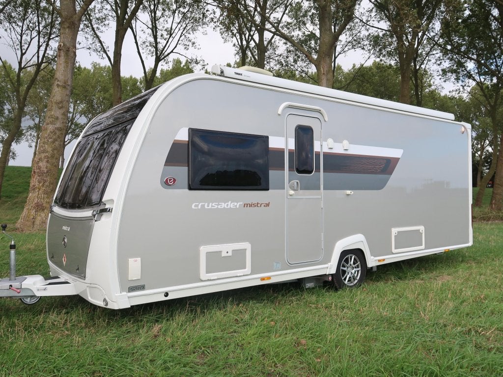 NIEUWSTAAT: Elddis Crusader Mistral / Queensbed / zeer luxe, Standaardzit, Elddis, Oven, Bedrijf