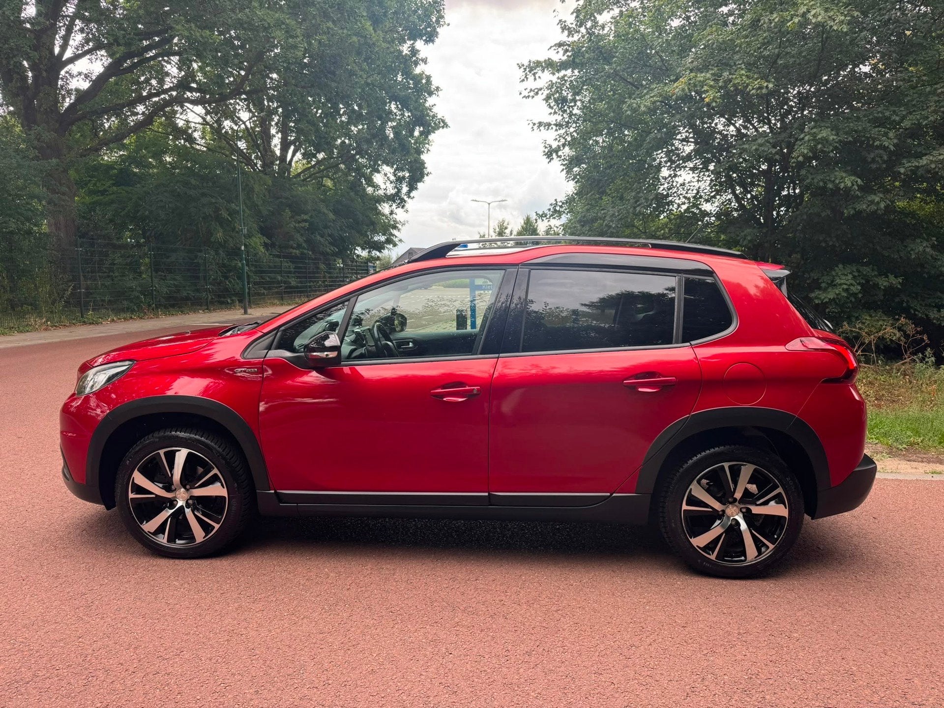 Peugeot 2008 1.2 PureTech GT-line / Navi / Pano / Airco / NA, Auto's, Voorwielaandrijving, Euro 6, Origineel Nederlands, Bedrijf