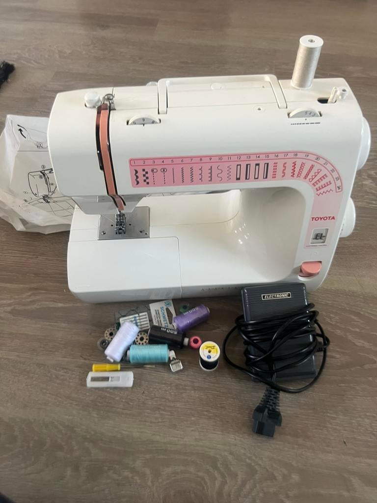Toyota Naaimachine, Ophalen of Verzenden, Zo goed als nieuw, Naaimachine, Overige merken