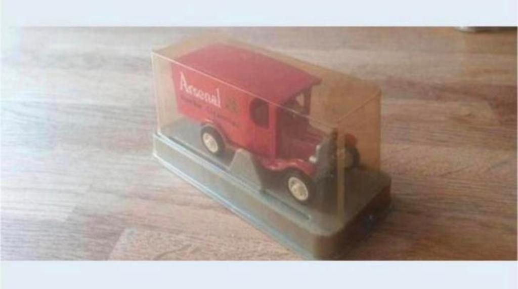 EFSI Ford T 1919 “Arsenal” – schaal 1:66 – originele blister, Ophalen of Verzenden, Zo goed als nieuw, Bus of Vrachtwagen