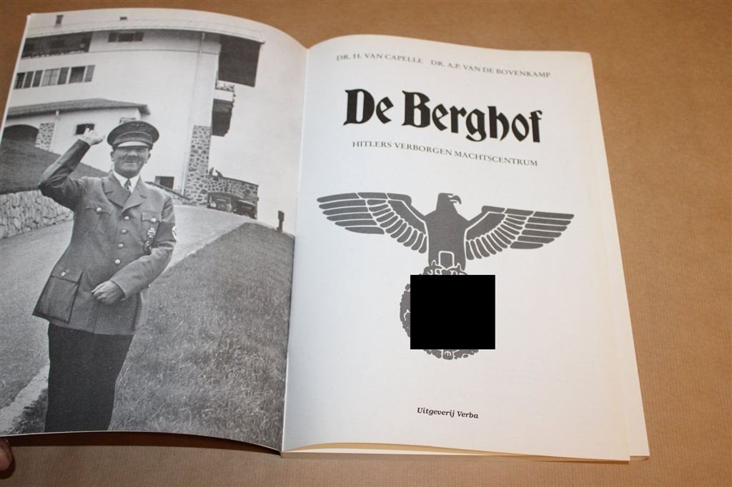 De Berghof — Hitler en Eva Braun op de Obersalzberg WO2, Ophalen of Verzenden, Tweede Wereldoorlog, Gelezen, Overige onderwerpen