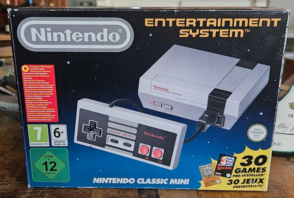 Nintendo Classic Mini NES met 30 games, Ophalen of Verzenden, Zo goed als nieuw, Met 1 controller, Met games