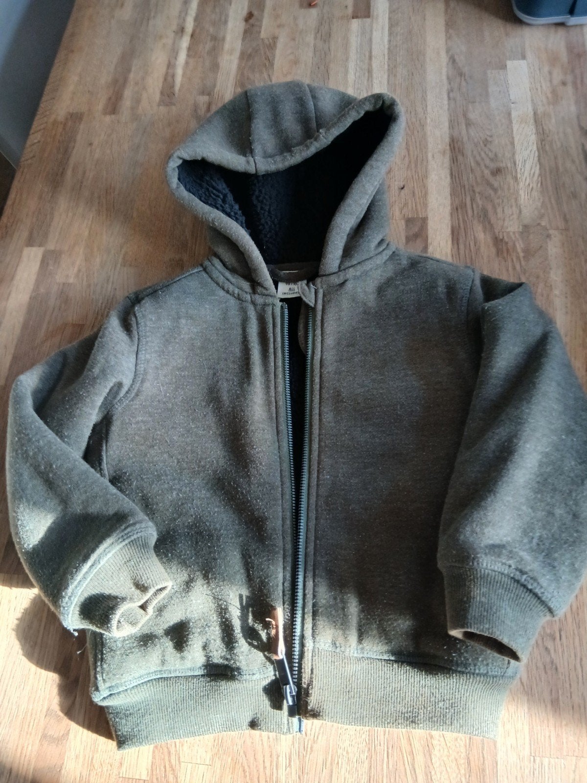 Hema Vest met capuchon en teddy voering maat 98/104, Jongen of Meisje, Trui of Vest, Ophalen of Verzenden, Zo goed als nieuw