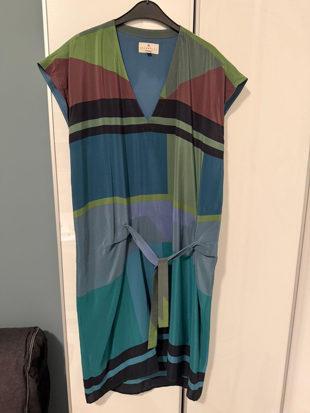 Mooie zijden jurk van Essentiel Antwerp maat 42, Blauw, Maat 42/44 (L), Ophalen of Verzenden, Zo goed als nieuw
