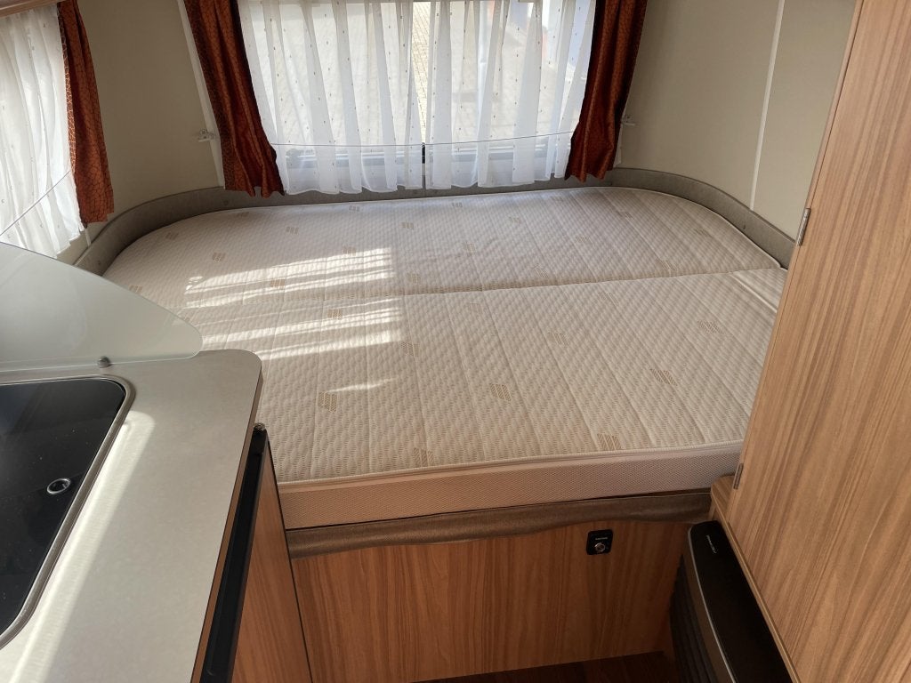 Eriba Touring Triton 430 Silver Edition, Standaardzit, Bedrijf, 750 - 1000 kg, Schokbreker