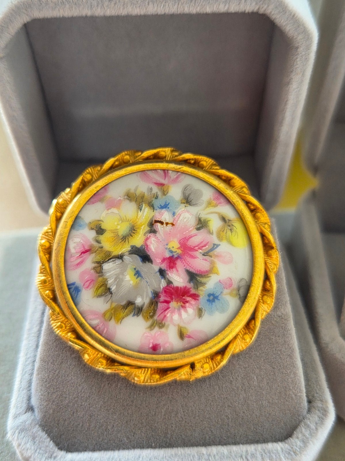 Prachtige Vintage Limoges Broche Porselein Verguld 4 cm, Sieraden, Tassen en Uiterlijk, Overige materialen, 4 tot 7 cm, Gebruikt