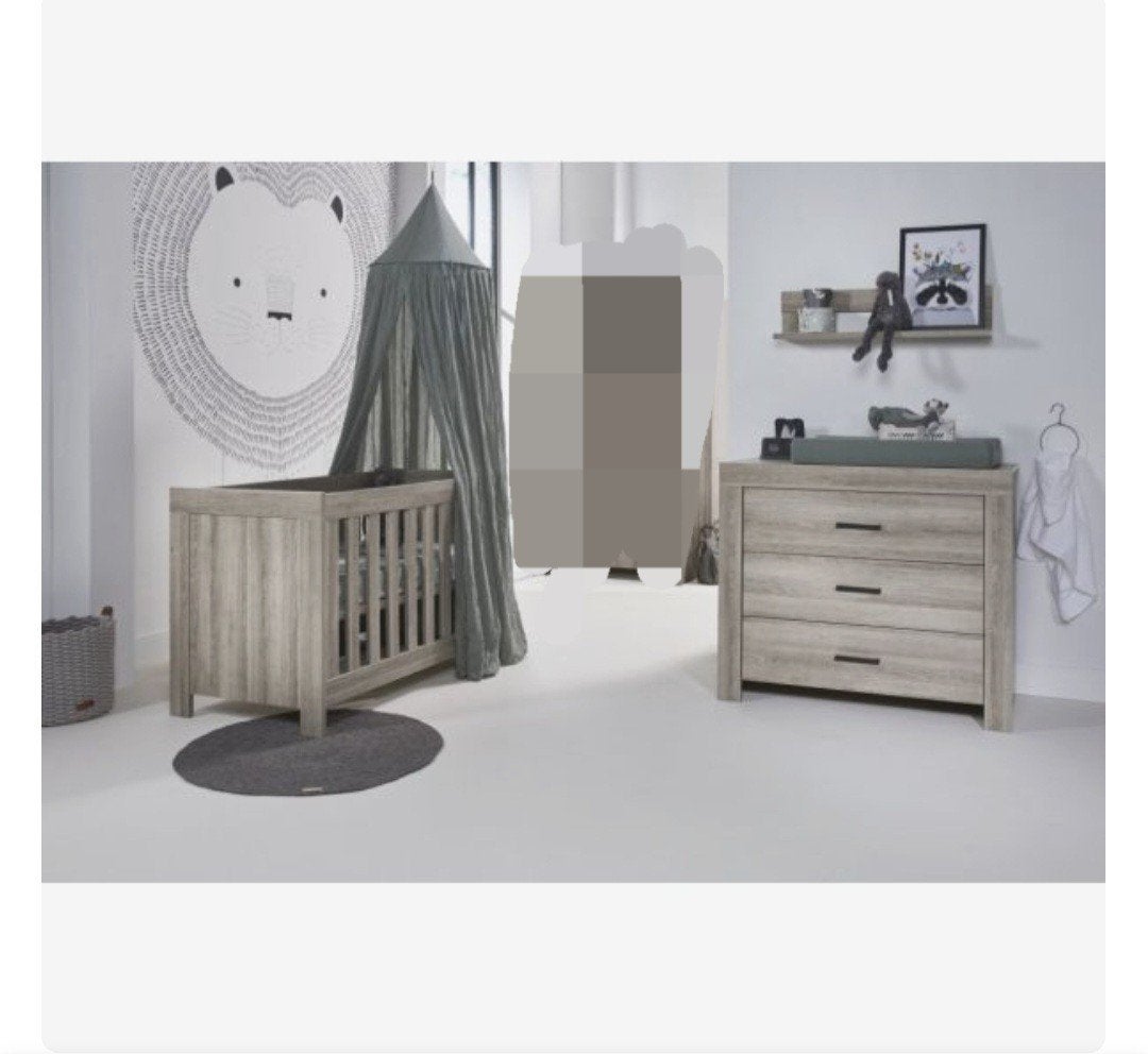 Babydump Kinderkamer met Juniorbed - Grijs Hout, Lattenbodem, 70 tot 85 cm, Zo goed als nieuw, 140 tot 160 cm