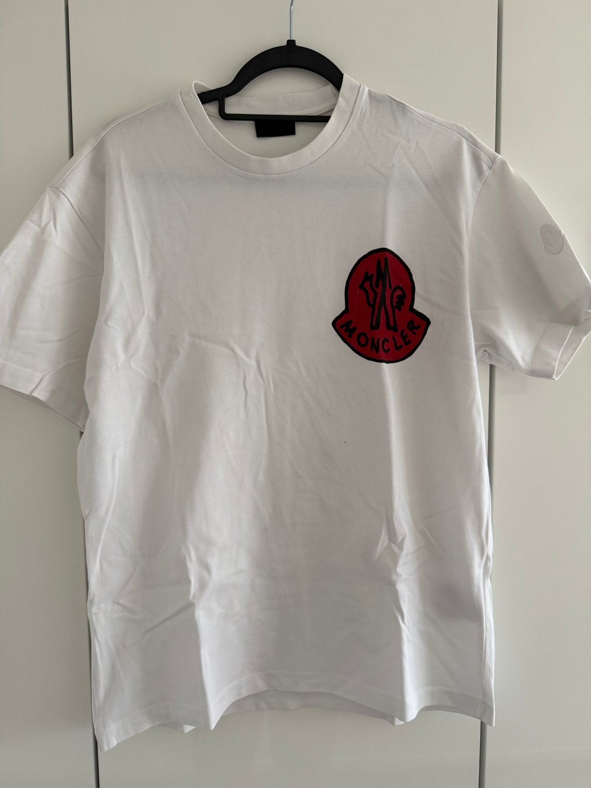 Moncler T-shirt wit met rood logo, Ophalen of Verzenden, Zo goed als nieuw, Maat 46 (S) of kleiner, Wit