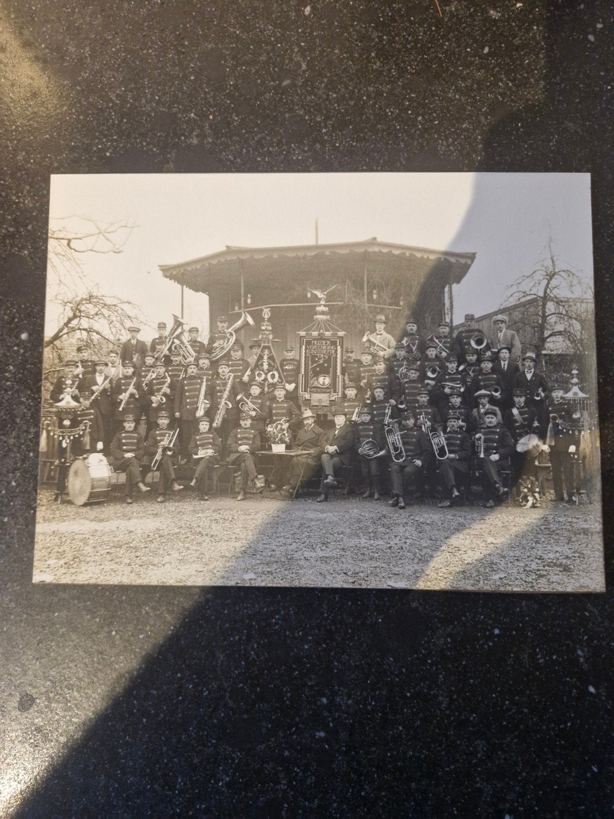 Oude foto van harmonieorkest in Leerdam, Gebruikt, Foto, Ophalen of Verzenden, Voor 1940