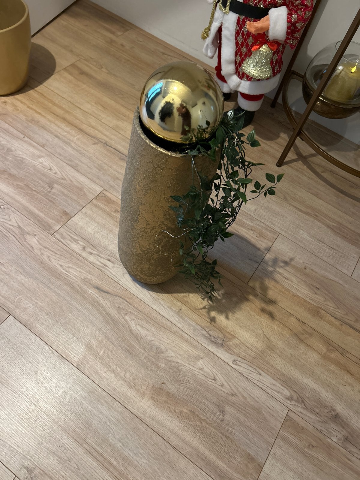 Gouden Hoge Vaas - Compleet met Decoratie, Huis en Inrichting, Ophalen, Zo goed als nieuw, Inclusief decoratie, Goud
