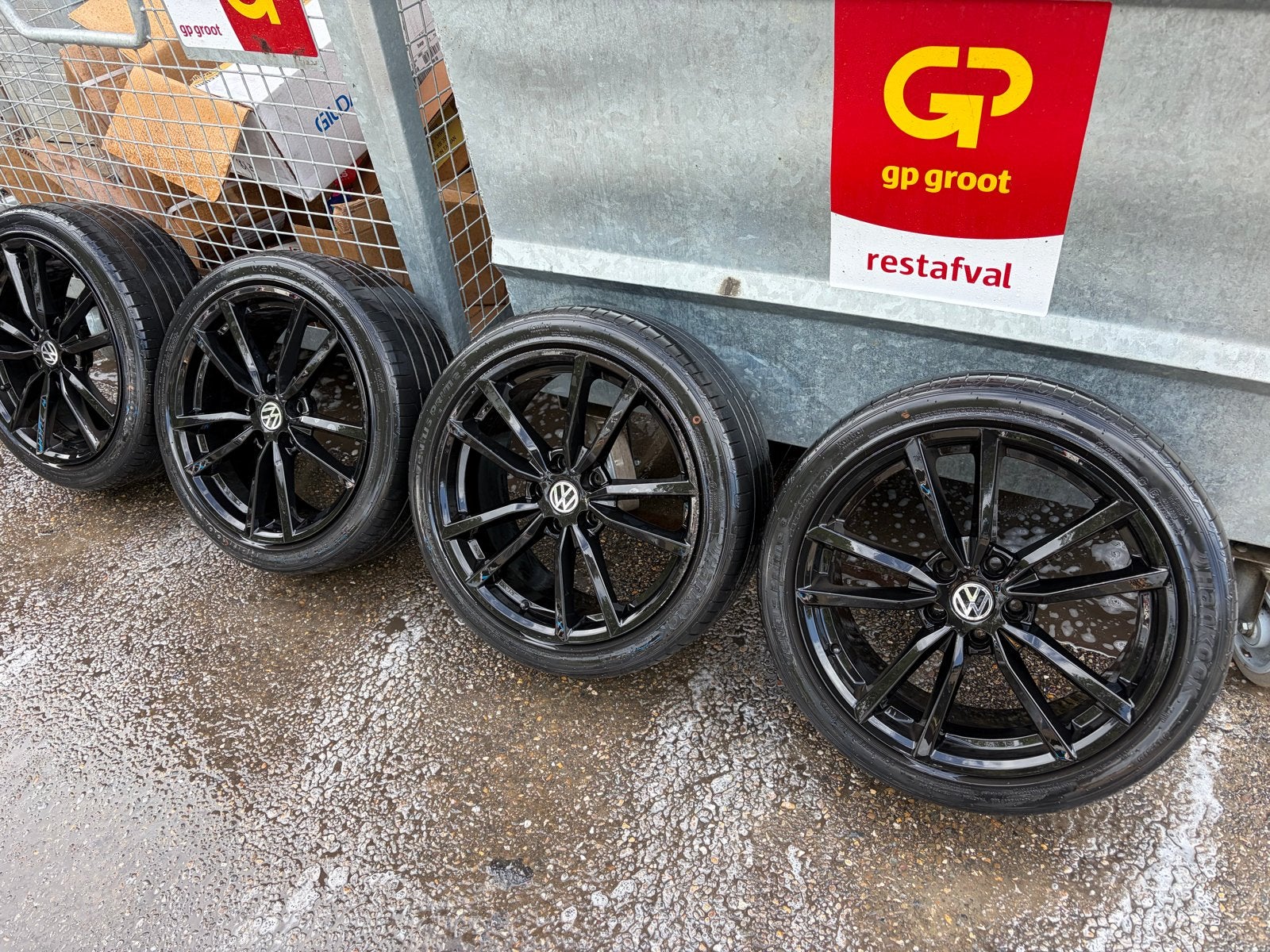 VW R Velgen 18 inch voor Caddy/Golf - Zwart Glanzend, Ophalen, 18 inch, Gebruikt, Banden en Velgen