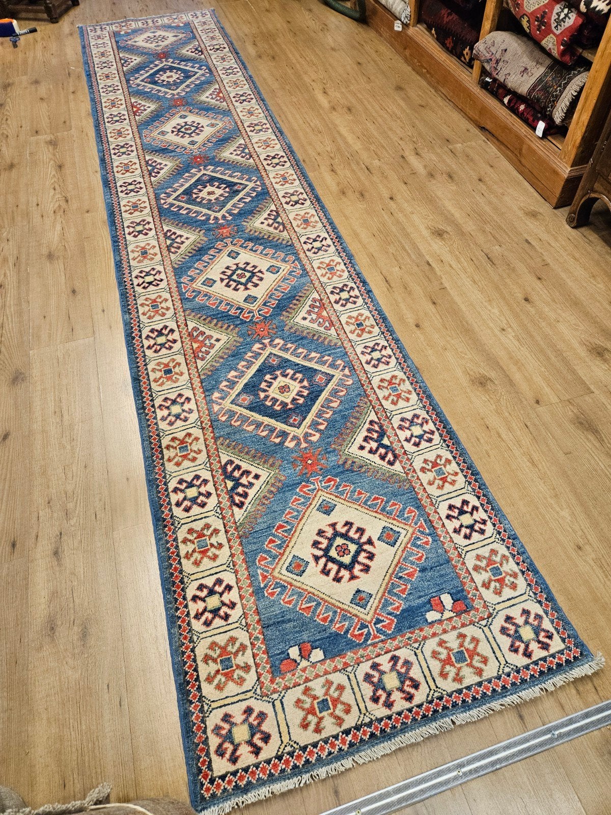 Handgeknoopt oosters tapijt loper kazak 398x83, Info@SlatsAntiek.nl, Perzisch, Vof Slats Antiek, Crème