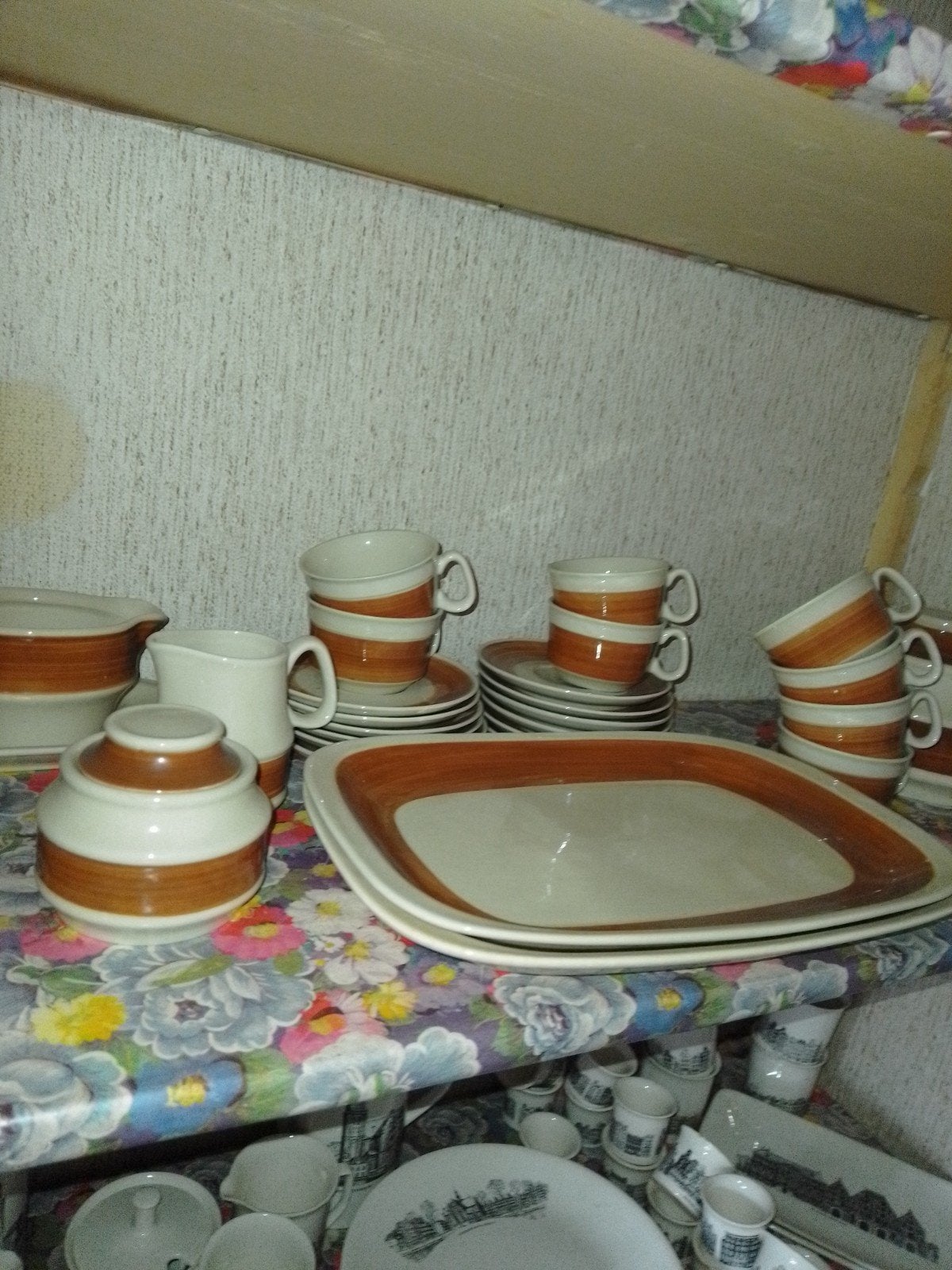 Vintage servies met bruine band, compleet, Ophalen