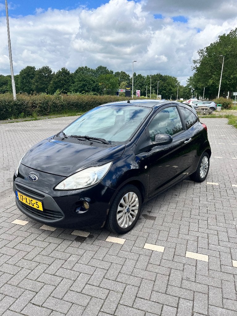 Ford Ka 1.2 69pk 2012 Zwart, Voorwielaandrijving, Stof, 4 stoelen, Zwart