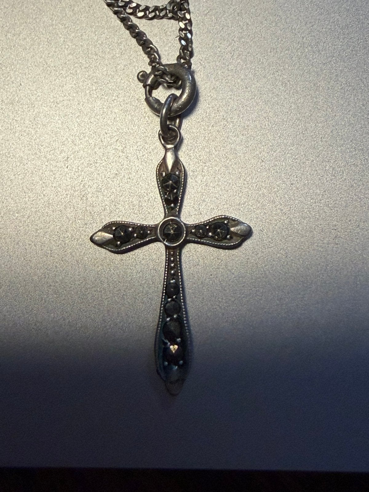 Vintage zilveren kruisje met marcasiet, Ophalen of Verzenden, Gebruikt, Zilver
