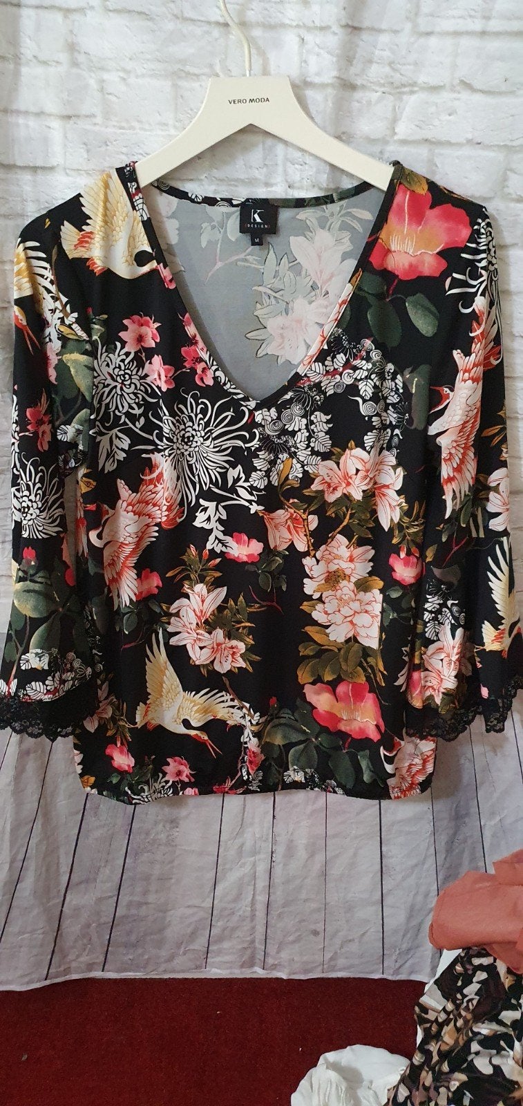 Nieuwe K Design bloes met bloemenprint en kraanvogels, Maat 38/40 (M), K Design, Verzenden, Zwart