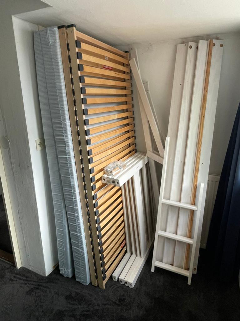 Te koop: houten stapelbed incl. twee matrassen 195x90, Ophalen, Tweepersoons, Bedbodem, 200 cm