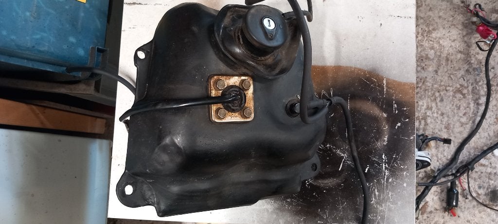 bezinetank peugeot v clic, Fietsen en Brommers, Ophalen of Verzenden, Zo goed als nieuw, Overige typen, Overige merken