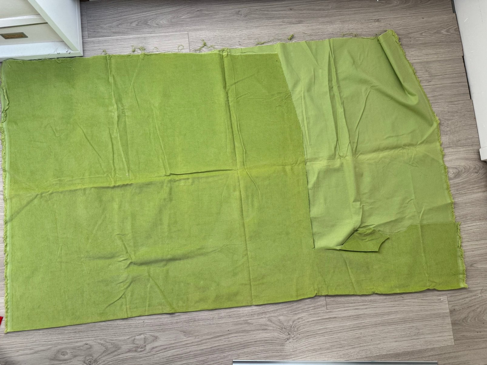 Mooie groene ribstof. Afmeting staat op foto, 120 cm of meer, 200 cm of meer, Ophalen of Verzenden, Zo goed als nieuw