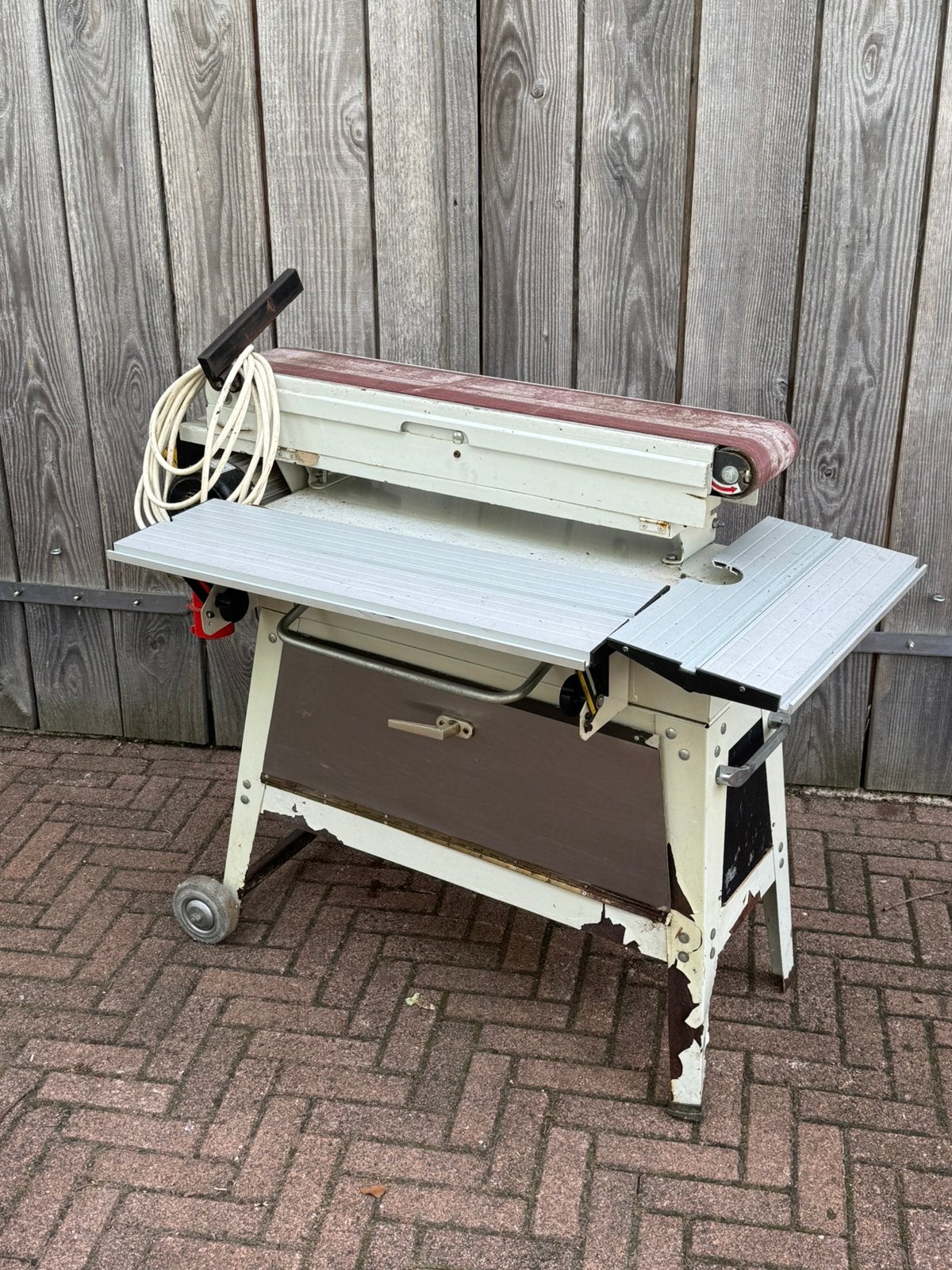 Stationaire bandschuurmachine schuurmachine, Ophalen of Verzenden, Zo goed als nieuw, Minder dan 700 watt, Werkbankslijpmachine