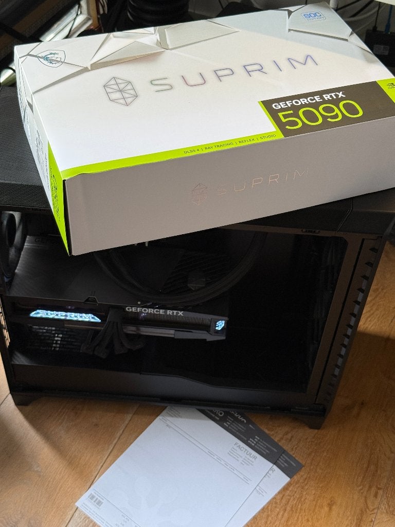 MSI RTX 5090 Suprim SOC 32GB • ZGAN • 2 jaar garantie, Computers en Software, Ophalen, Overige soorten, Zo goed als nieuw, HDMI