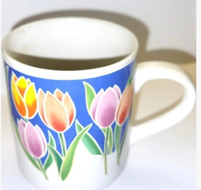 Pasen en vintage beker mok tulpen, kopjes en nog kop, borden, Ophalen of Verzenden, Zo goed als nieuw, Overige stijlen, Kop(pen) en/of Schotel(s)
