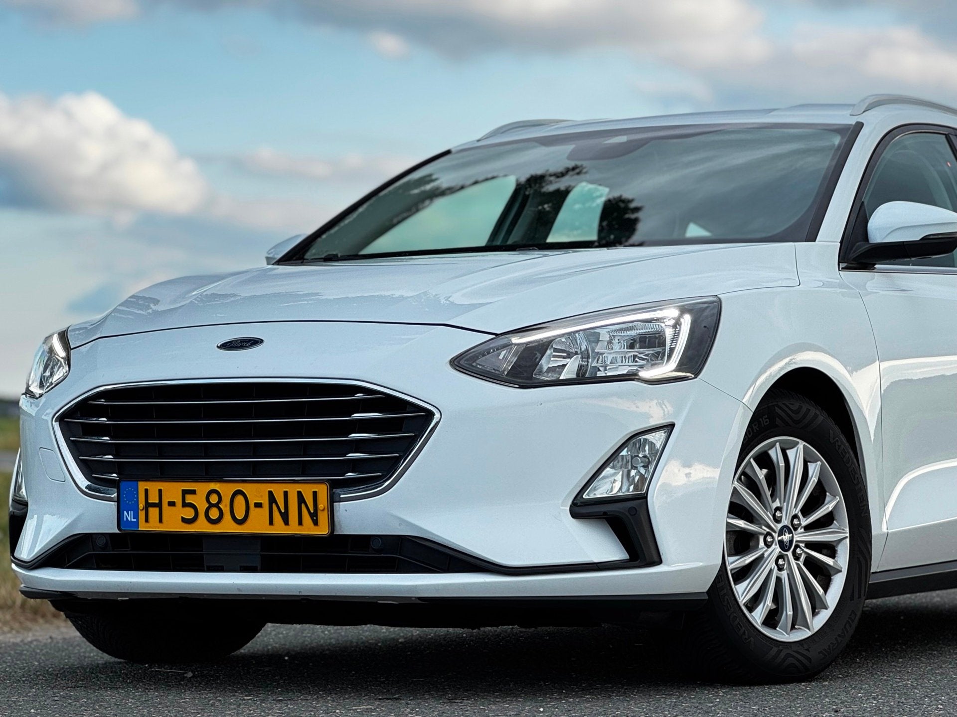Ford Focus Wagon 1.0 EcoBoost Titanium Business|AUT|LED|NAVI, 125 pk, Gebruikt, Wit, Origineel Nederlands