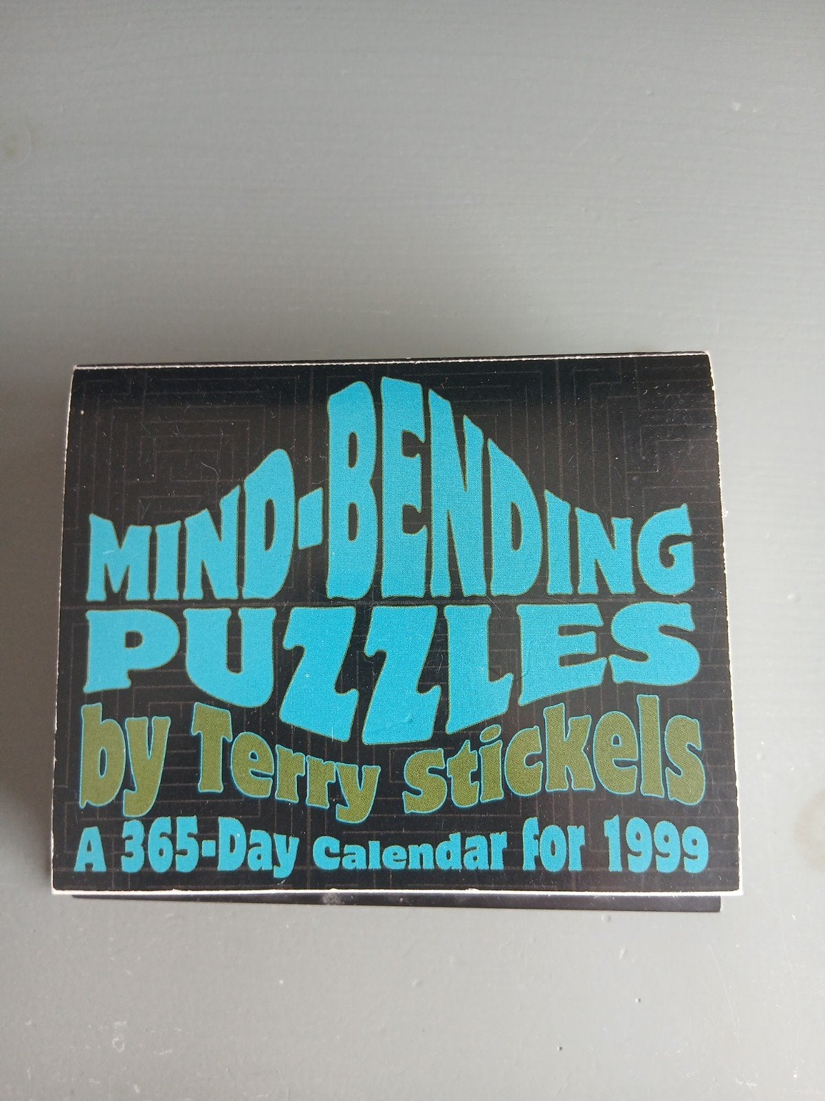 Mind-bending puzzles scheurkalender uit 1999, Ophalen of Verzenden, Dagkalender