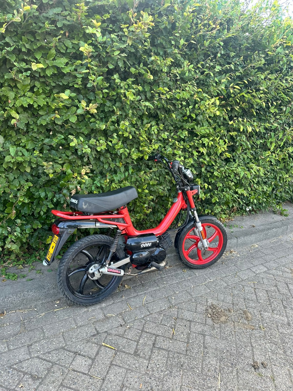 Tomos geel kenteken, Fietsen en Brommers, Brommers | Tomos, Ophalen, Maximaal 45 km/u, Zo goed als nieuw, 2 versnellingen