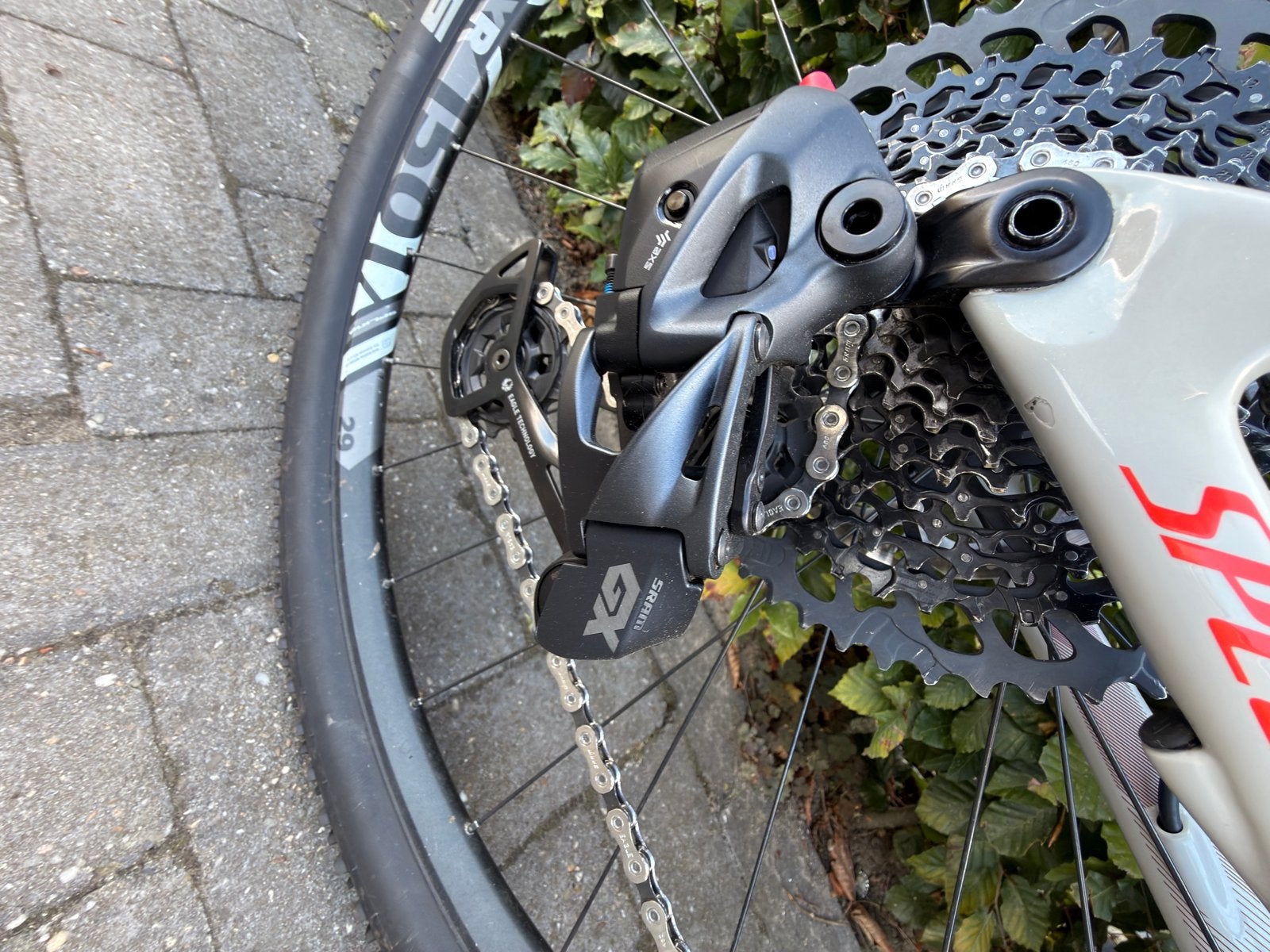 Foto 9 van S-Works Epic Carbon| L |GX AXS|XT|RockShox Ultimate Brain