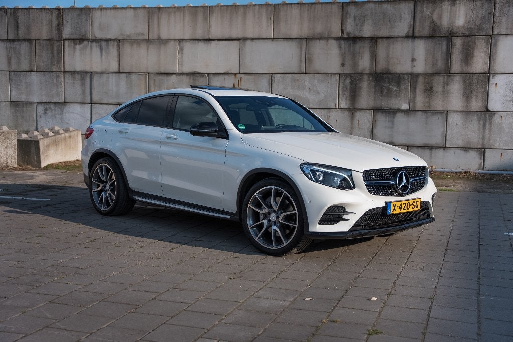 Mercedes-Benz GLC Coupé 250 AMG 4MATIC 9G-TRONIC 360cam, Automaat, Zwart, 4 cilinders, Wit