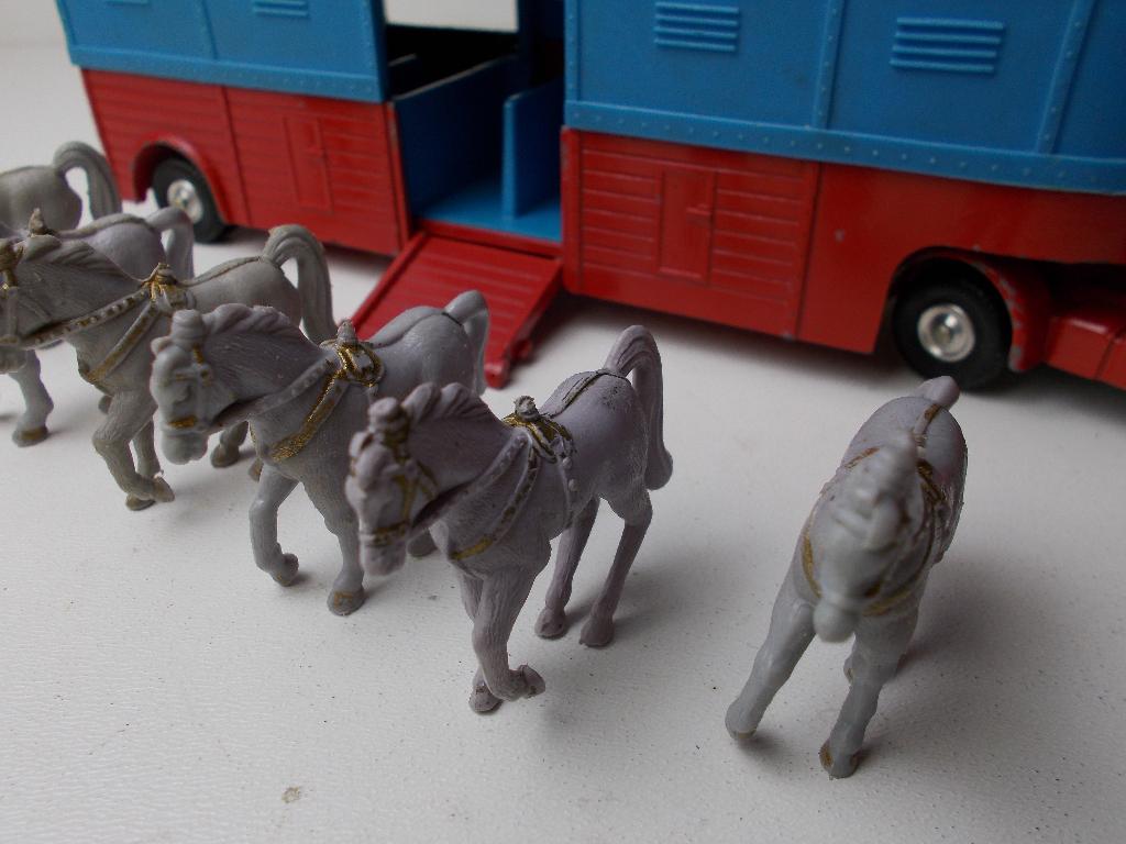 1962 Corgi MajorToys 1130 CHIPPERFIELDS HORSEBOX+HORSES! -A-, Ophalen of Verzenden, Zo goed als nieuw, Bus of Vrachtwagen, Corgi