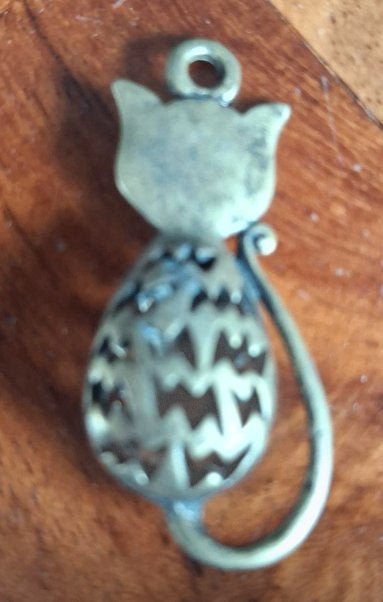 Messing hangertje poes. 36,4x16 mm, Ophalen of Verzenden, Nieuw, Hanger