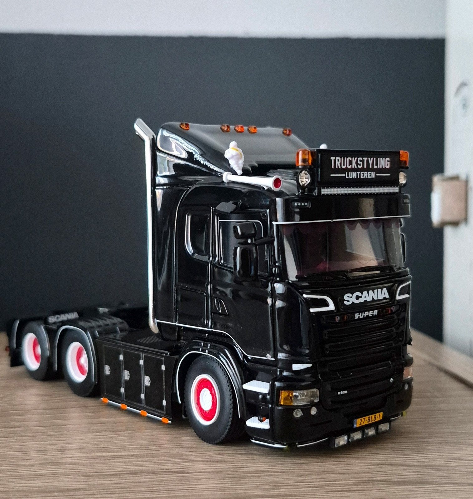 truckstyling lunteren, Hobby en Vrije tijd, Modelauto's | 1:50, Ophalen, Zo goed als nieuw, Bus of Vrachtwagen, Wsi