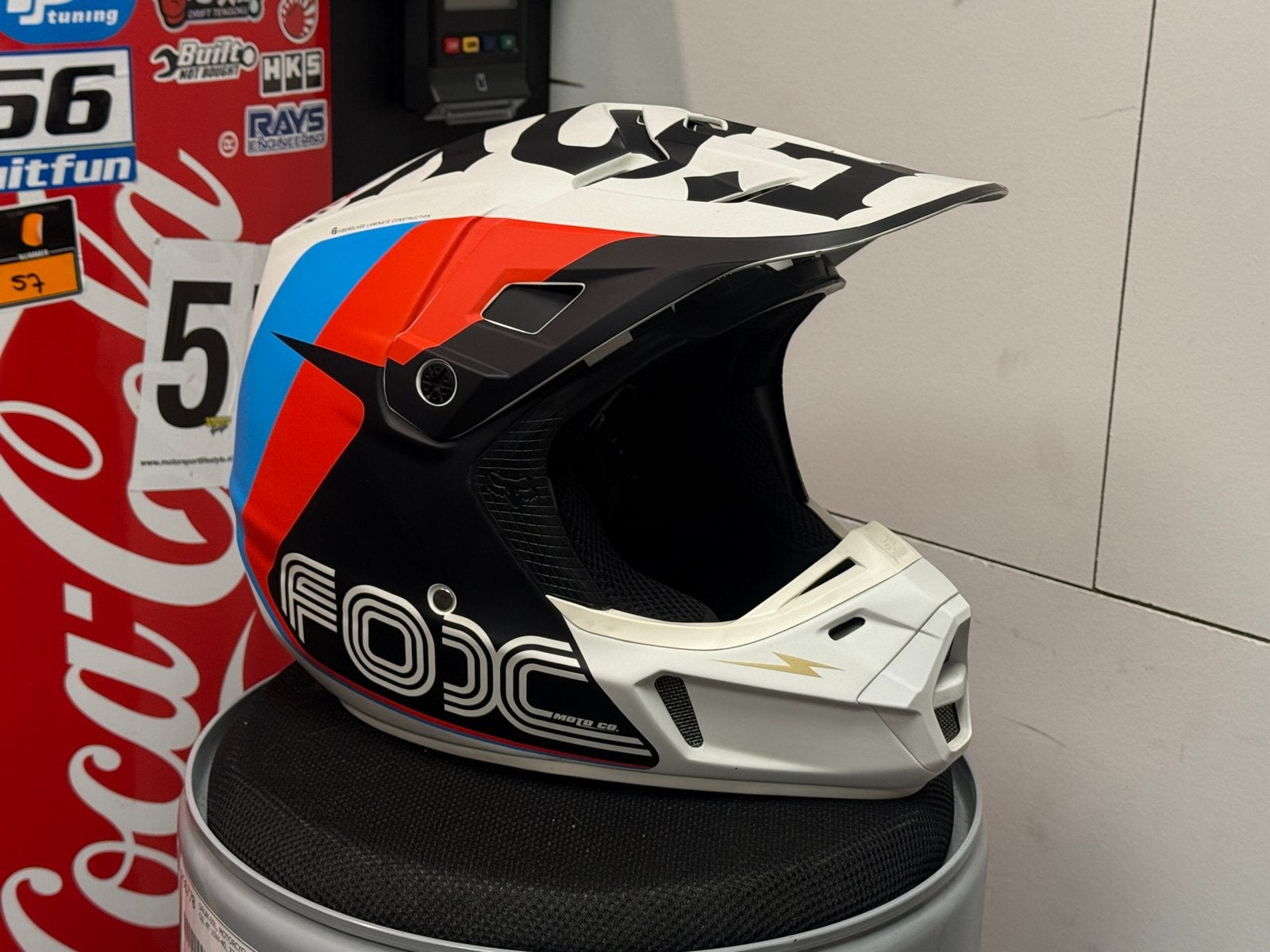Fox V2 Crosshelm M - Wit/Zwart/Rood/Blauw, Motoren, Overige merken, M, Offroadhelm, Dames