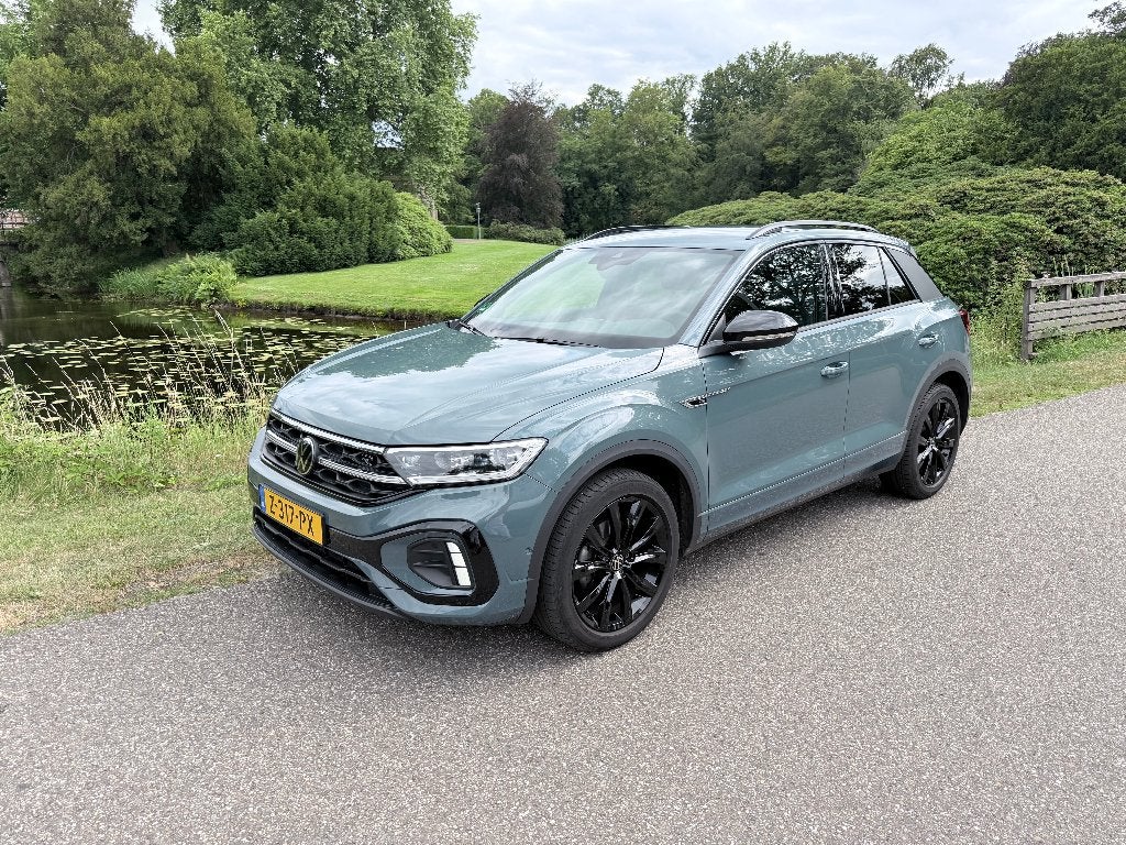 VW T-Roc 1.5 TSI 150pk DSG/R-Line/Black Style/Garantie!!, Dealer onderhouden, 1498 cc, Zwart, 150 pk