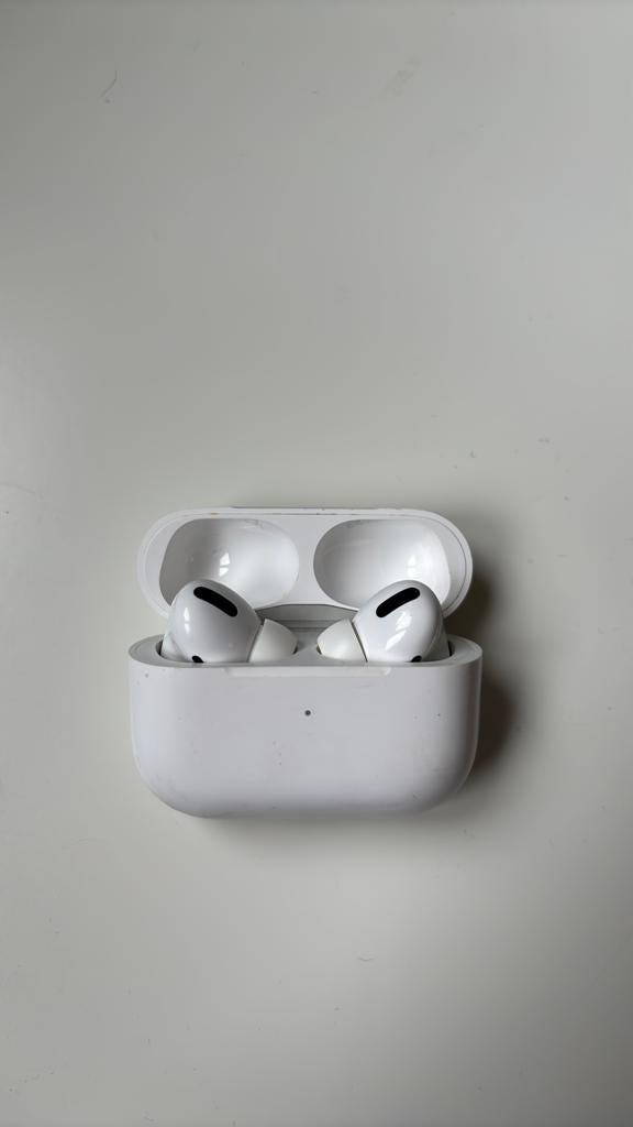 Airpods Pro 1 met MagSafe hoesje (linker oortje kapot), Ophalen of Verzenden, Niet werkend, Overige merken
