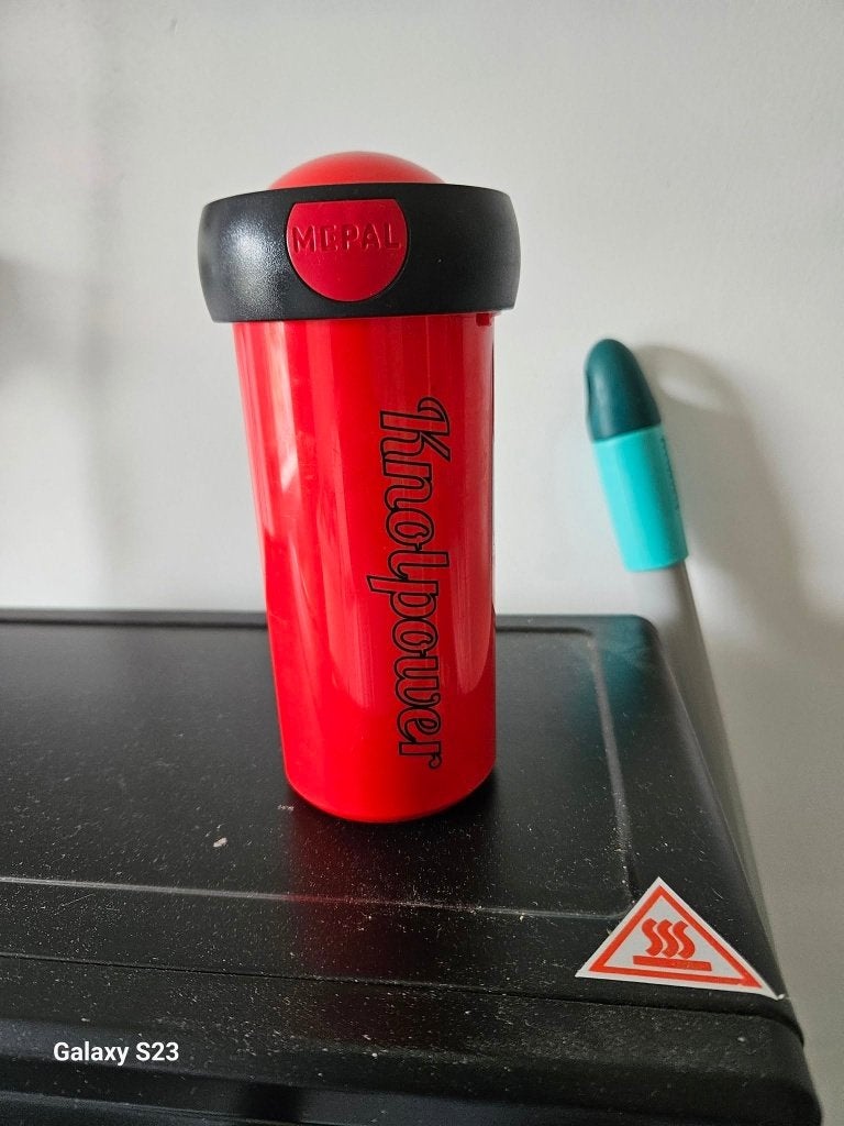 drinkbeker van enzo knol, Ophalen, Zo goed als nieuw
