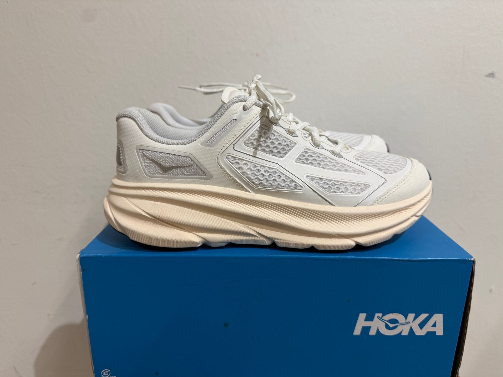 Te koop nieuwe Hoka U Clifton One maat 42, Postlaan 3, Hoka, Wit, Nieuw